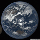 Анимация: камера НАСА запечатлела, как Луна «влезает в кадр» при съемке Земли