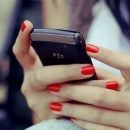 Ученые: женщины, в отличие от мужчин, фактически не защищены от смартфономании