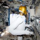Русским космонавтам будут помогать роботы