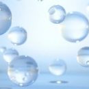 Съедобные водяные шарики как альтернатива пластиковым бутылкам