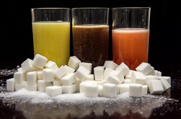 Как сократить потребление сладких напитков с помощью формы стаканов