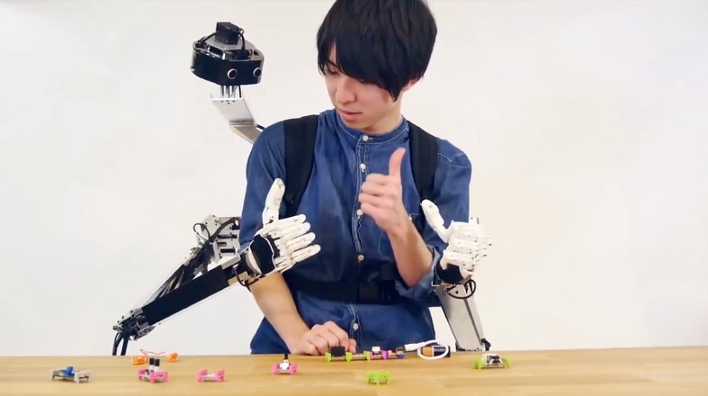 Робот телеприсутствия предлагает набор дополнительных рук с дистанционным управлением
