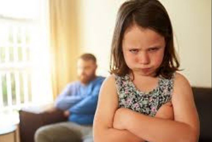 Родителям рекомендуется не спешить заставлять своего ребёнка извиняться за провинности