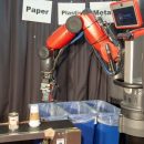 Робот-сортировщик мусора может на ощупь сортировать бумагу и пластик
