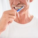 Чистка зубов помогает предотвратить развитие болезни Альцгеймера