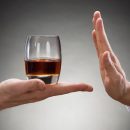 Отказ от алкоголя способствует психологическому благополучию