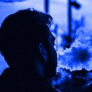 Эксперты полагают, что курение и вейпинг могут усиливать тяжесть симптомов при коронавирусной инфекции