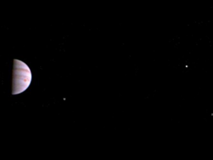 Космический зонд Juno сказал 1-ый снимок Юпитера после выхода на орбиту