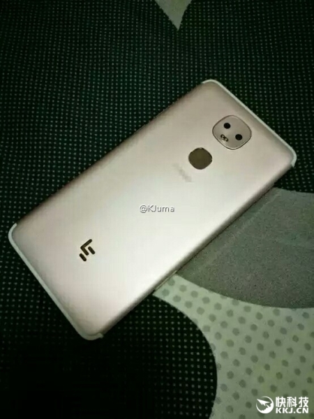 Новый смартфон LeEco с двойной камерой на шпионских фото