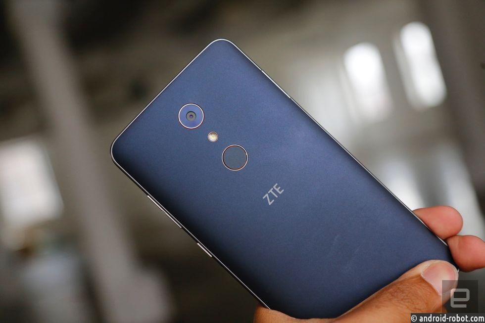 ZTE Zmax Pro — 6-дюймовый смартфон со сканером отпечатков пальцев за $99