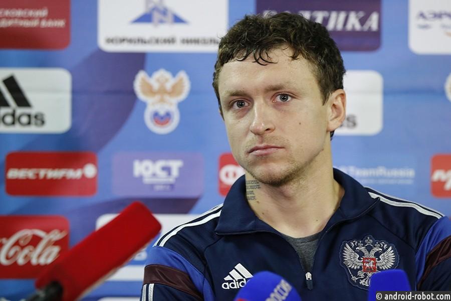 Фанаты пришли на матч ‘Зенита’ с надувными бутылками шампанского