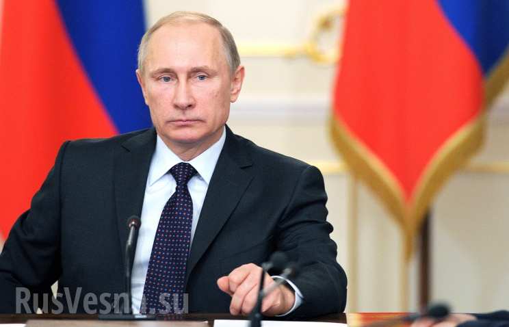 Путин провел массовые увольнения высших чиновников и упразднил Крымский ФО