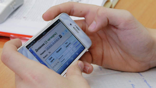 Родители смогут следить за успехами отпрысков по мобильному телефону