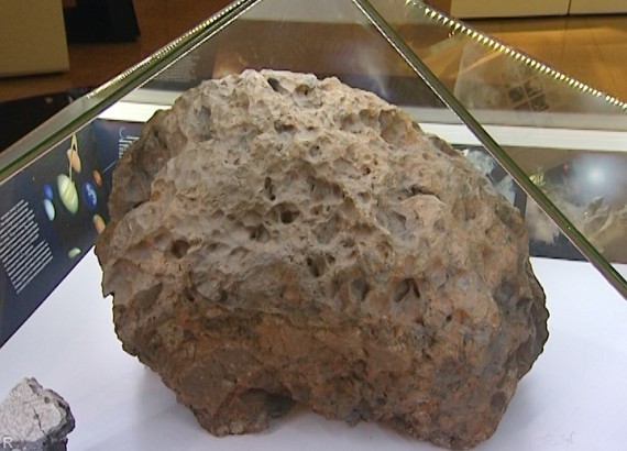 Челябинский метеорит рухнул на Землю после космического ДТП Челябинский метеорит рухнул на Землю после космического ДТП