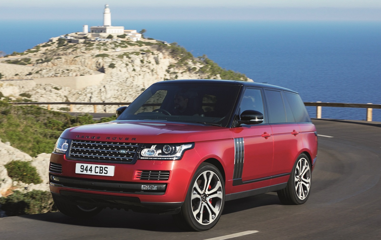 Range Rover 2017 модельного года получил новый двигатель и расширенный список опций