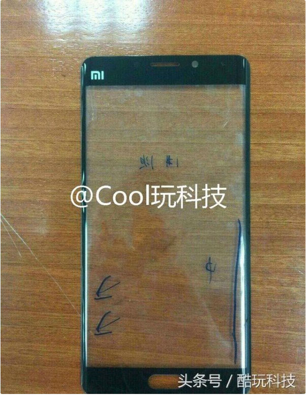 Xiaomi Mi Note 2 получит изогнутый дисплей