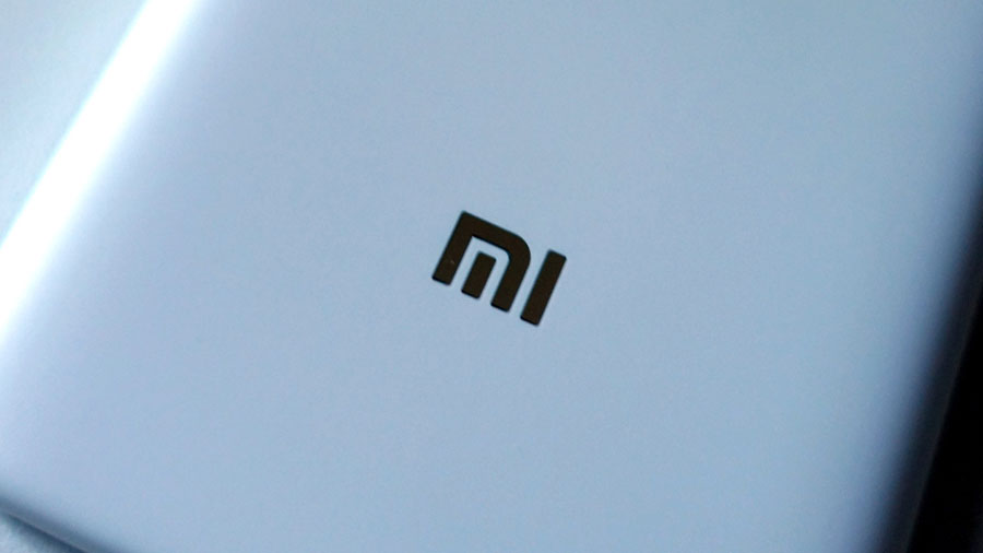 Фото смартфона с загнутыми краями от Xiaomi появилось в Сети