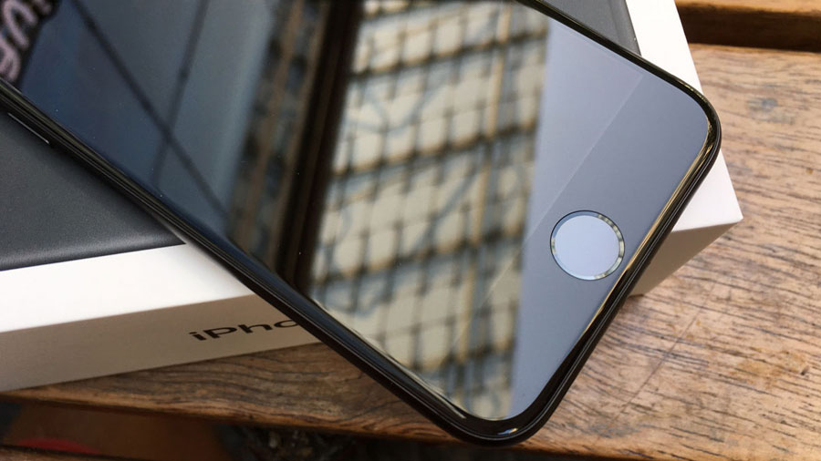 Сенсорная кнопка «Home» в iPhone 7 отказывается работать без контакта с кожей Сенсорная кнопка «Home» в iPhone 7 отказывается работать без контакта с кожей