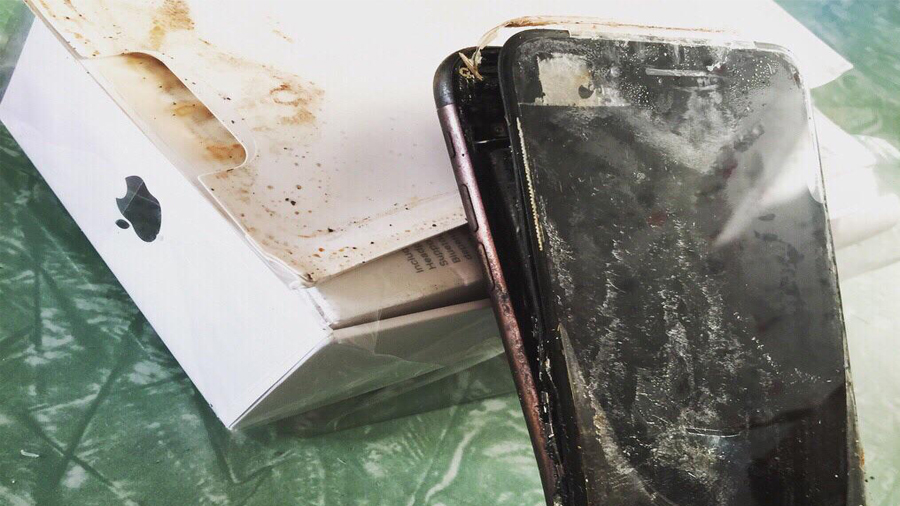 iPhone 7 взорвался при транспортировке пользователю