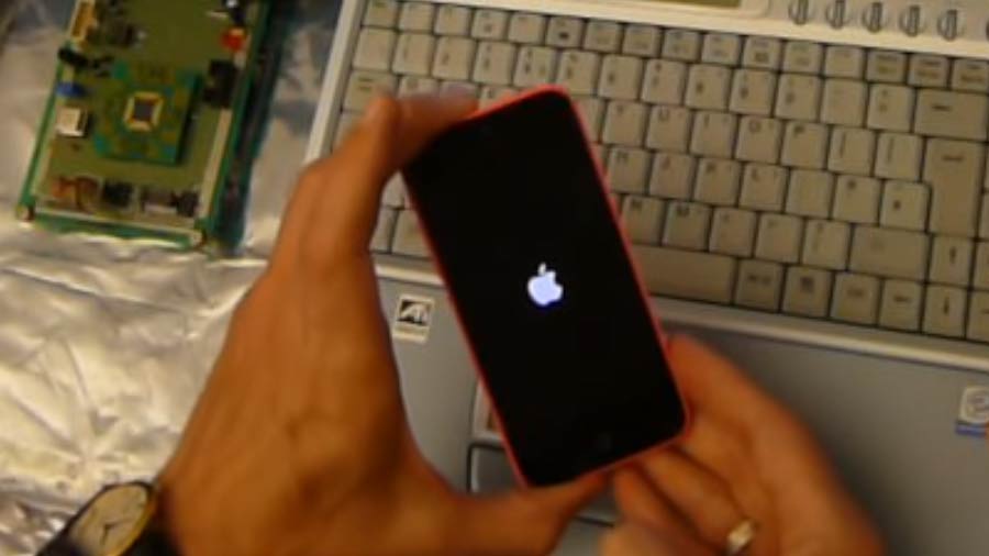 Работник Кембриджского университета взломал iPhone Работник Кембриджского университета взломал iPhone