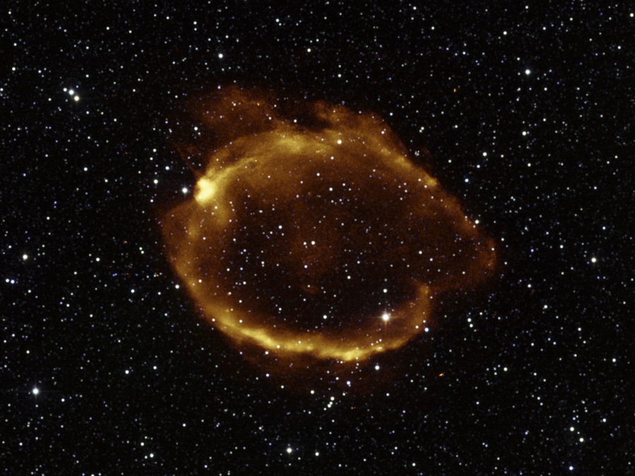 Карликовая планета «шпионит» за камерой зонда New Horizons