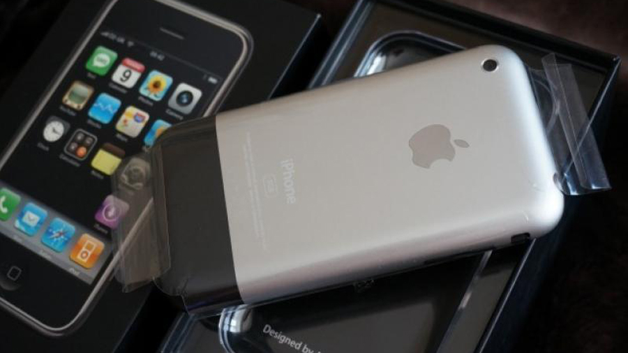 Житель столицы России продаёт iPhone 2G за миллион рублей