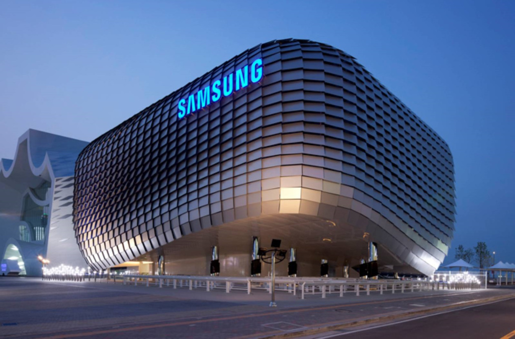 Менеджеры Samsung на коленях попросили прощения за провал Galaxy Note 7 Менеджеры Samsung на коленях попросили прощения за провал Galaxy Note 7