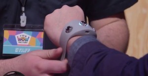 Браслет Sony Motion Sonic звучит при каждом движении рук