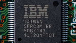 IBM втиснула 30 миллиардов транзисторов в чип размером с ноготь IBM втиснула 30 миллиардов транзисторов в чип размером с ноготь