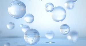 Съедобные водяные шарики как альтернатива пластиковым бутылкам