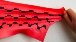 Ученые создали биобатарею на тканевой основе, активируемую человеческим потом Ученые создали биобатарею на тканевой основе, активируемую человеческим потом