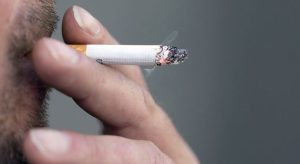 Достаточно выкурить всего одну сигарету, чтобы это стало вредной привычкой Достаточно выкурить всего одну сигарету, чтобы это стало вредной привычкой
