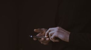 Новое приложение призвано лечить депрессию с помощью искусственного интеллекта