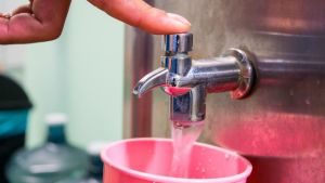 Новый способ химической обработки воды может сделать питьевую воду безопасной для употребления в течение месяца Новый способ химической обработки воды может сделать питьевую воду безопасной для употребления в течение месяца