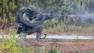 Россия присматривается к устройству для подачи патронной ленты из боевика «Хищник» Россия присматривается к устройству для подачи патронной ленты из боевика «Хищник»
