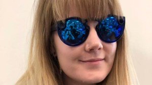 Почему людям необходимо носить солнцезащитные очки — но только надо убедиться, что они — правильные