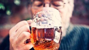 Осознание людьми риска потерять уважение окружающих — лучшее средство борьбы с пьянством среди людей среднего возраста
