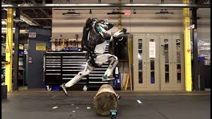Двуногий робот по имени Atlas компании Boston Dynamics становится мастером паркура