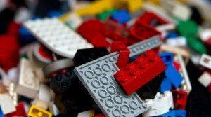 Учёные изучали, что будет с организмом ребенка, если он проглотит детальки LEGO Учёные изучали, что будет с организмом ребенка, если он проглотит детальки LEGO