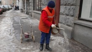 Применение соли в качестве дорожного антиобледенителя ведёт к опасным последствиям Применение соли в качестве дорожного антиобледенителя ведёт к опасным последствиям