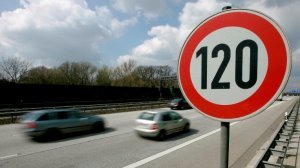 В Германии могут положить конец движению по скоростным автобанам без ограничения скорости