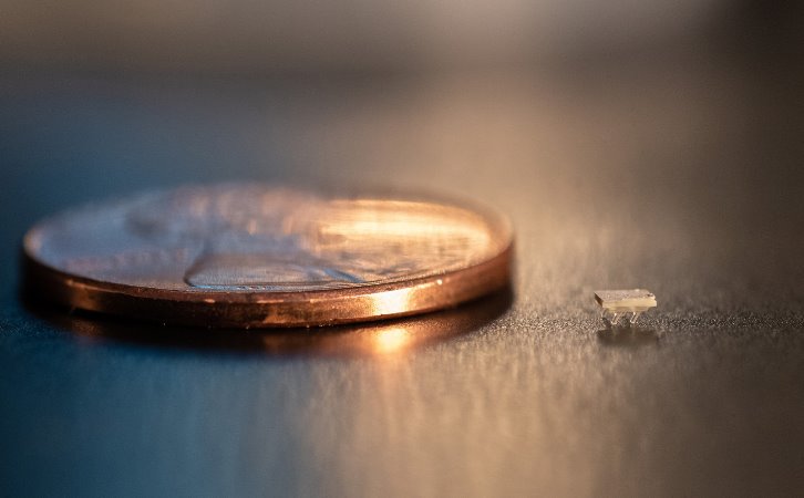 Крошечные роботы, перемещаемые с помощью вибрации, смогут лечить пациентов изнутри Крошечные роботы, перемещаемые с помощью вибрации, смогут лечить пациентов изнутри