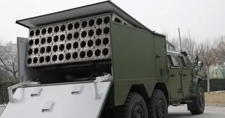 Безжалостное китайское оружие: рой смертоносных дронов-камикадзе запускается с пусковых установок как реактивные снаряды Безжалостное китайское оружие: рой смертоносных дронов-камикадзе запускается с пусковых установок как реактивные снаряды