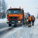 В Ульяновске впервые в сезоне обработали дороги противогололёдными реагентами